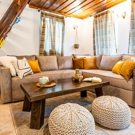 Slona, Heritage In Old Town Villa *