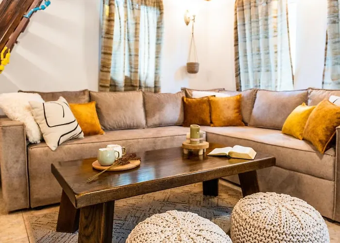 Slona, Heritage In Old Town Villa *